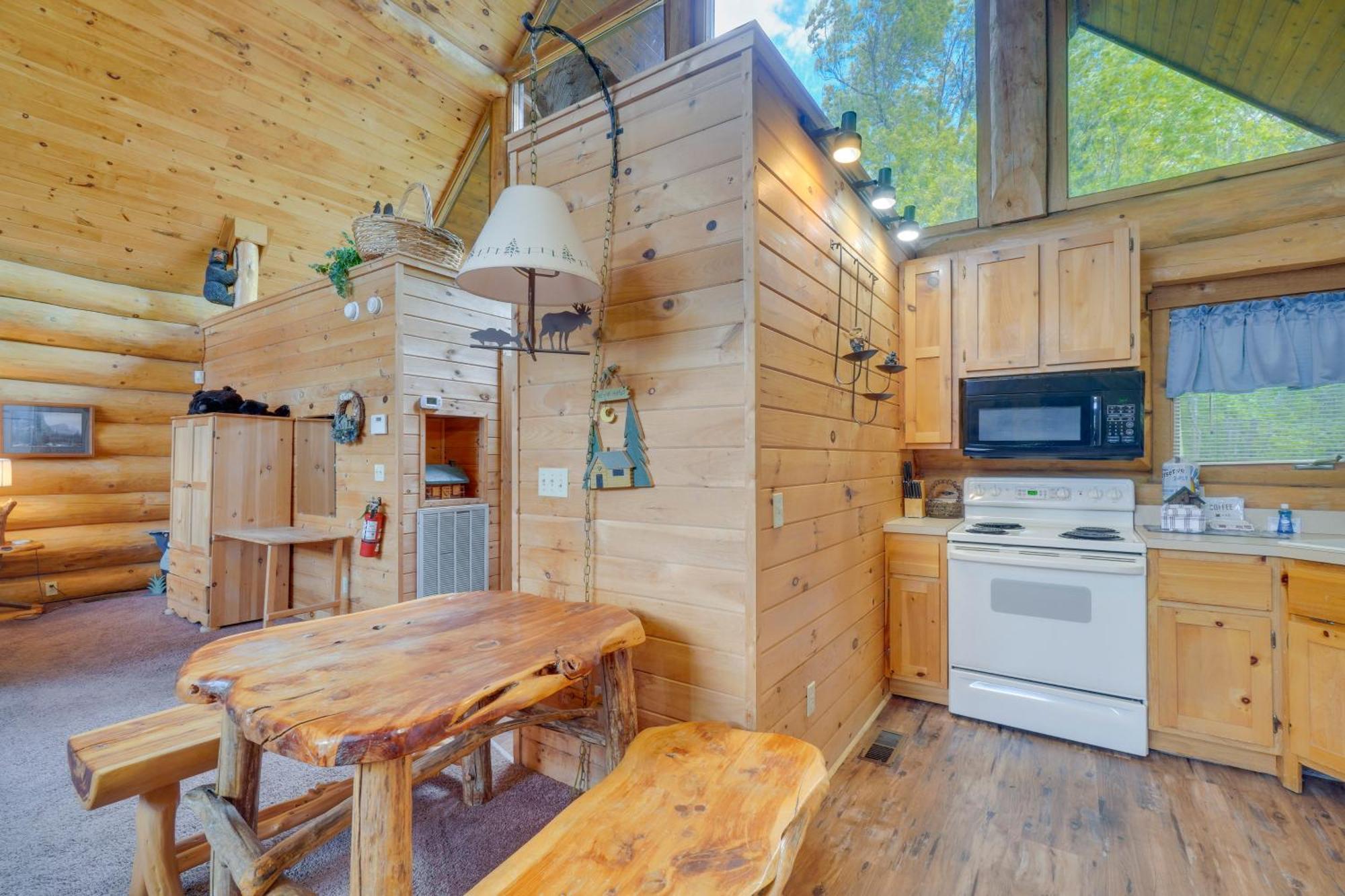Gatlinburg Cabin With Hot Tub About 11 Miles To Downtown Exteriör bild