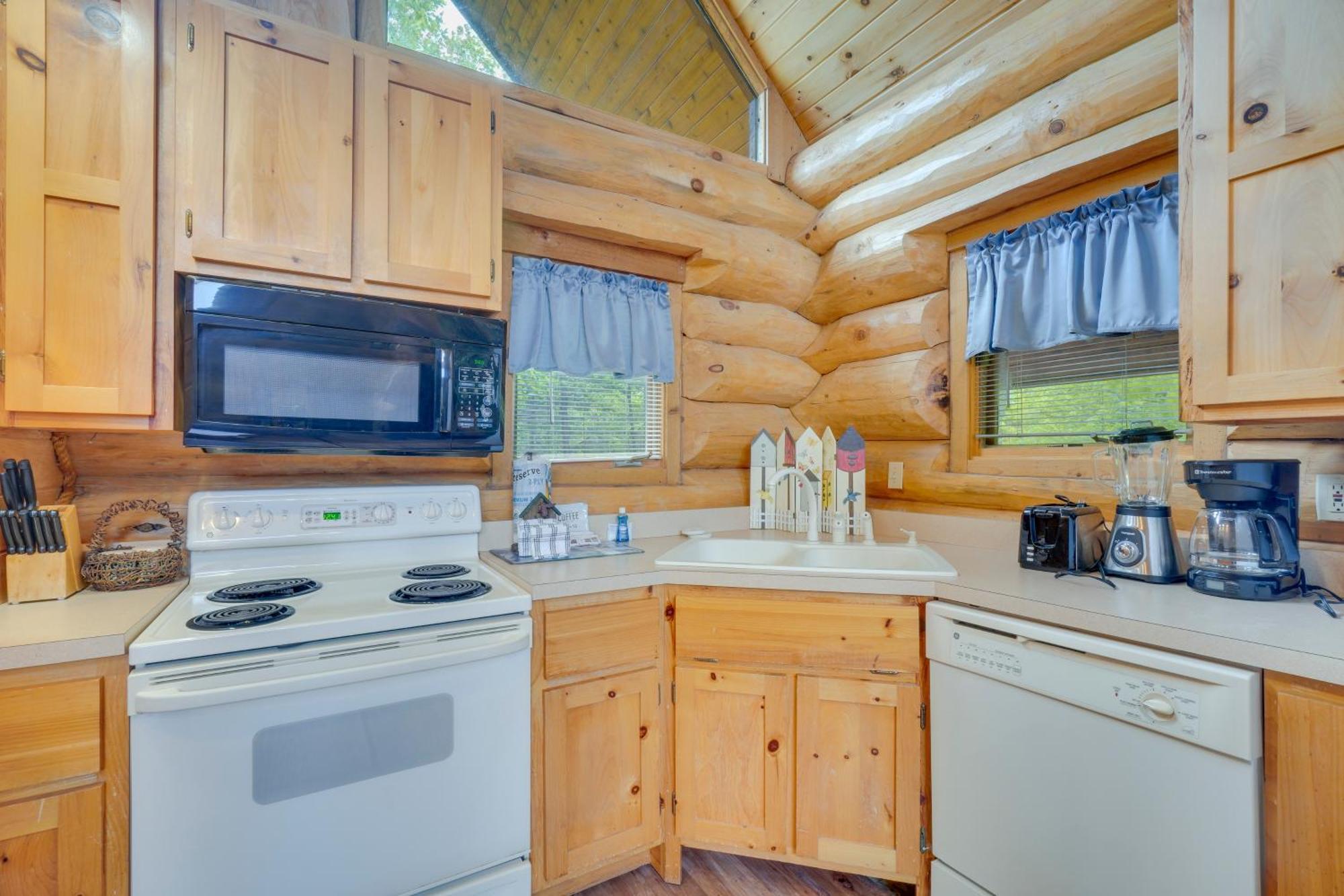Gatlinburg Cabin With Hot Tub About 11 Miles To Downtown Exteriör bild